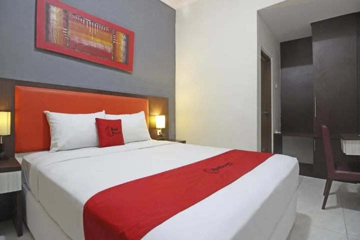 Суракарта: RedDoorz Plus near Keraton Solo