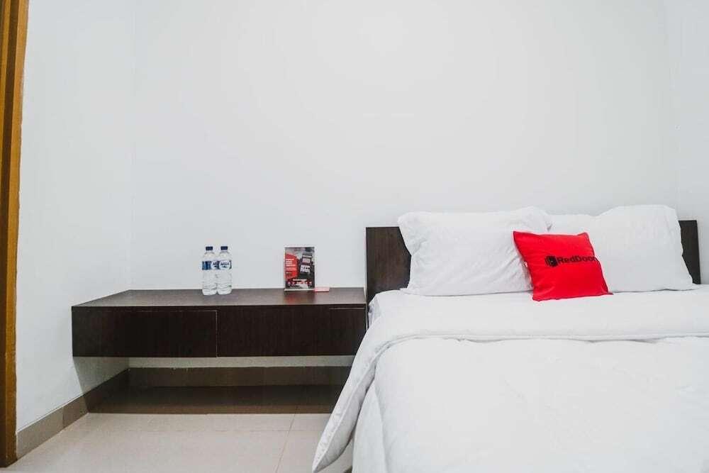 RedDoorz @ Limo Depok — фото 4