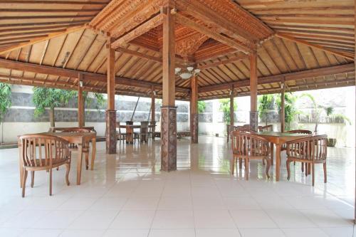 Суракарта: RedDoorz near Pusat Grosir Solo