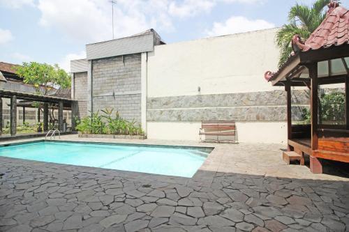 Суракарта: RedDoorz near Pusat Grosir Solo