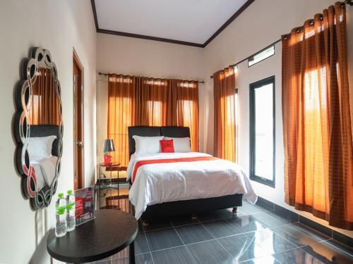 Сизаруа: RedDoorz @ Tugu Puncak Bogor