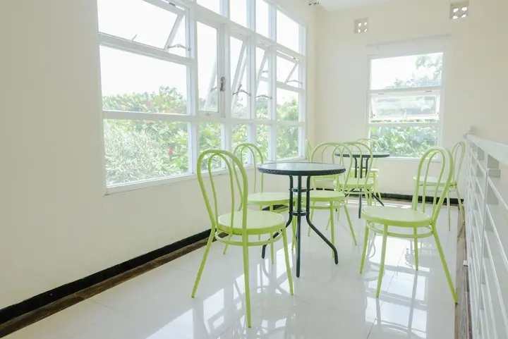 Маланг: OYO 365 Tya Family Guest House Syariah