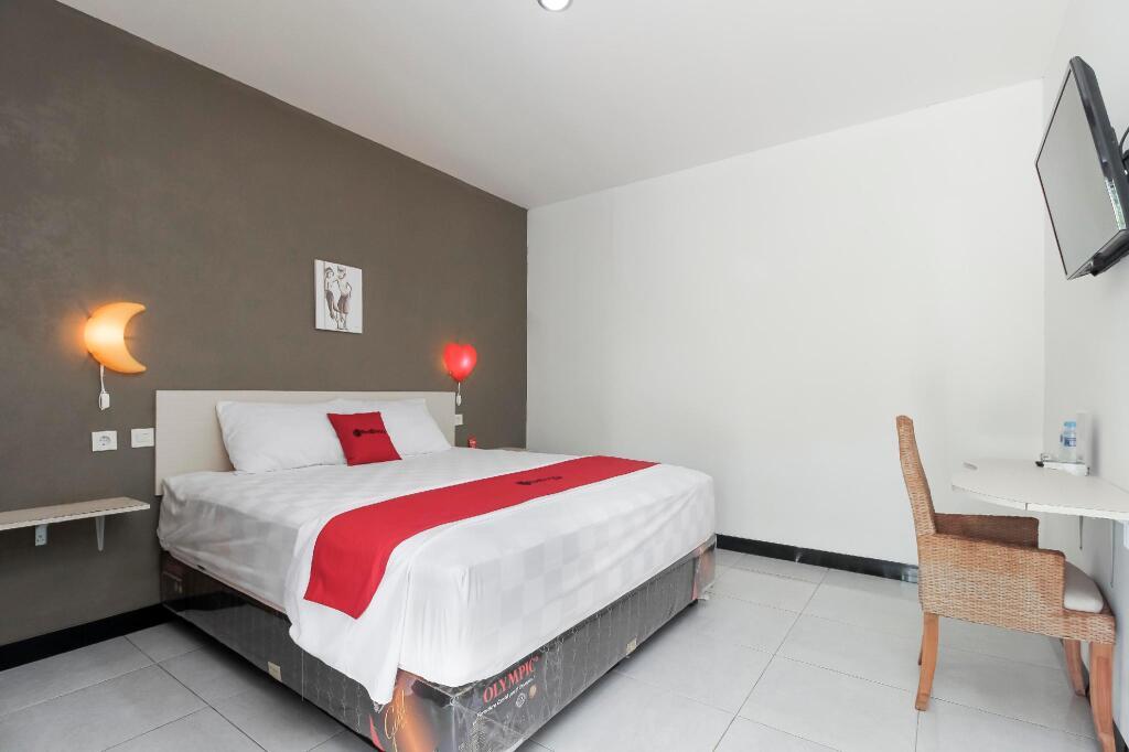 RedDoorz @ Jalan Bukit Keminting — фото 2
