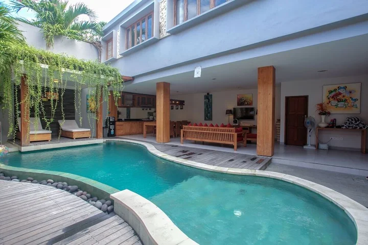 Кута: Villa Denoya