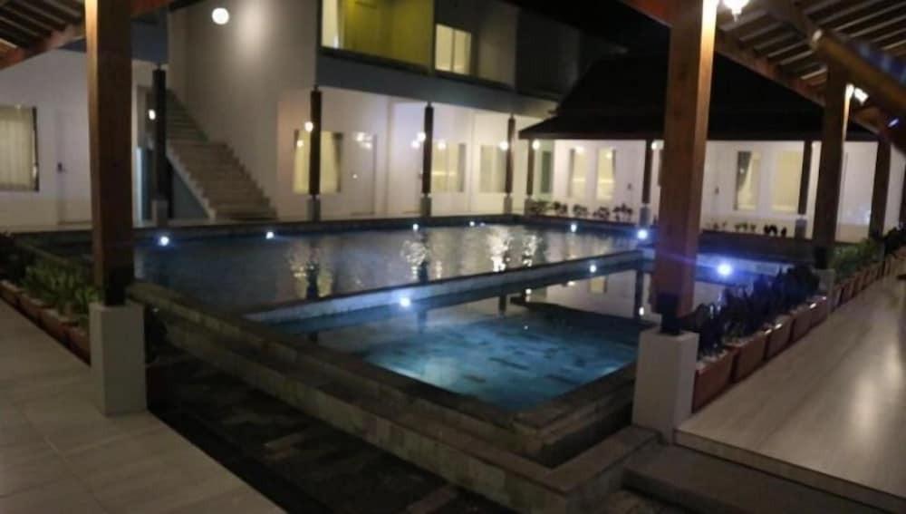 Боробудур: Sinom Borobudur Hotel