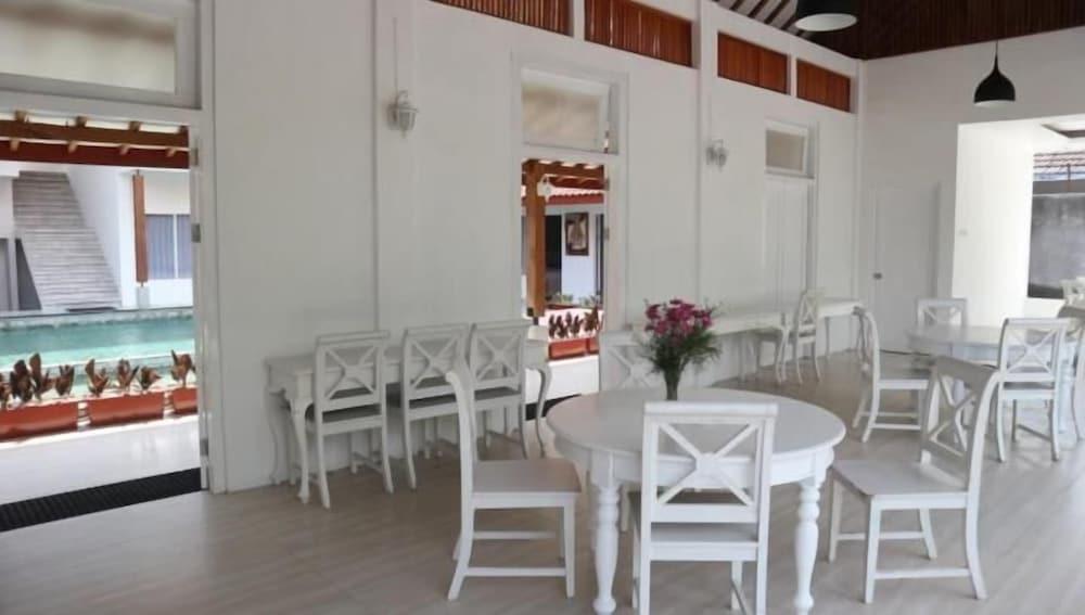 Боробудур: Sinom Borobudur Hotel