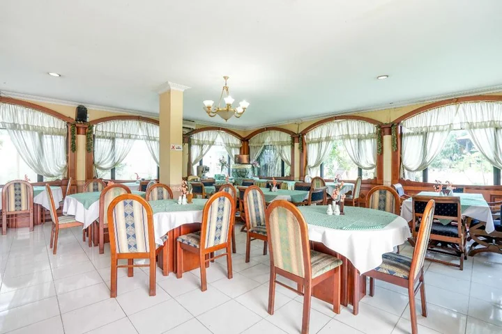 Сурабая: Istana Permata Juanda
