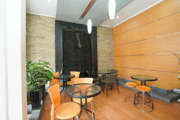 Сурабая: OYO 450 Semampir Residence