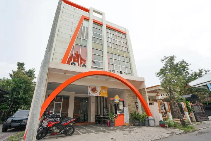 Сурабая: OYO 450 Semampir Residence
