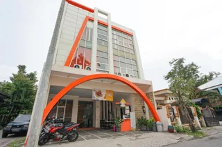 Сурабая: OYO 450 Semampir Residence