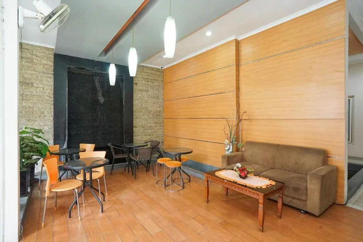 Сурабая: OYO 450 Semampir Residence
