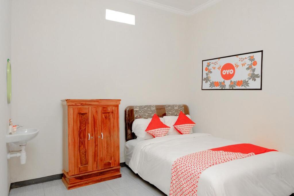 Бату: OYO 605 Queen Homestay