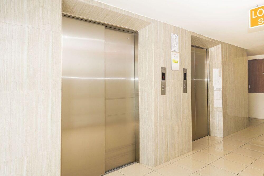 Сурабая: OYO 364 Fame Pavillion Permata
