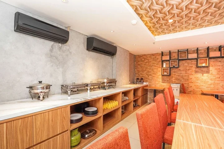 Сурабая: OYO 364 Fame Pavillion Permata