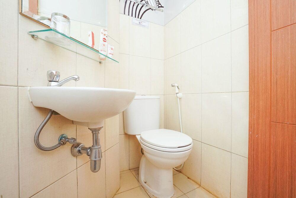 Сурабая: OYO 364 Fame Pavillion Permata
