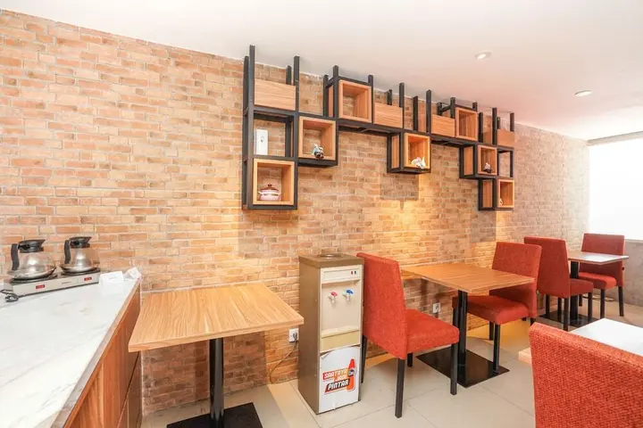 Сурабая: OYO 364 Fame Pavillion Permata
