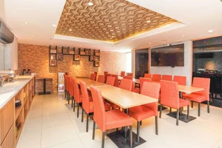 Сурабая: OYO 364 Fame Pavillion Permata