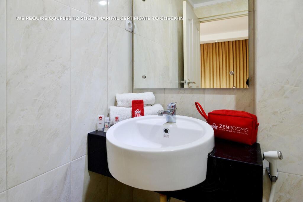 Батуретно: ZEN Rooms Pogung Syariah