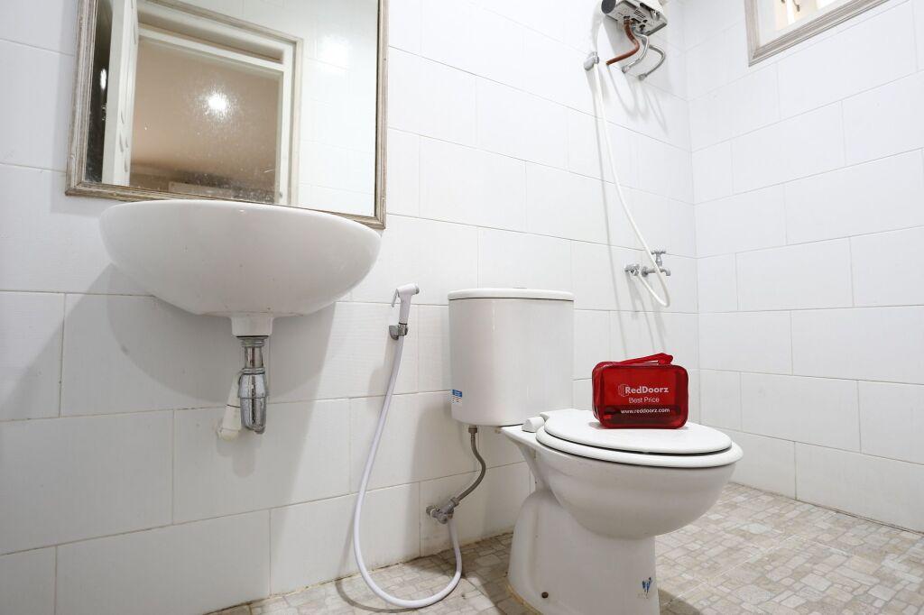 Депок: RedDoorz Plus near Adisucipto Airport 2