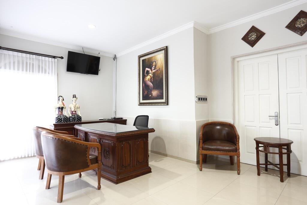 Депок: RedDoorz Plus near Adisucipto Airport 2