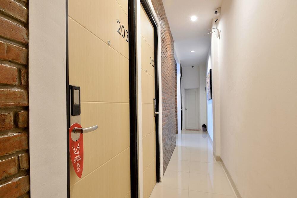 Джакарта: ZEN Rooms Near Mall Buaran