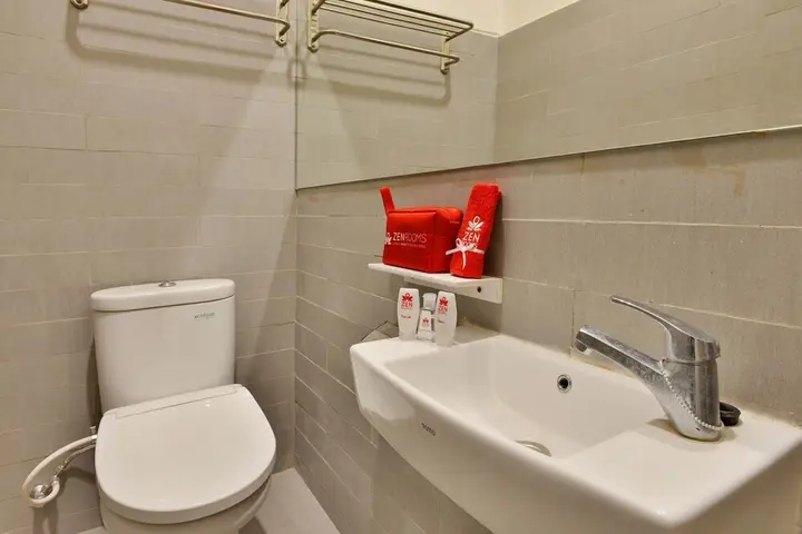 Джакарта: ZEN Rooms Near Mall Buaran