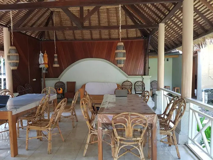 Матарам: Bale Villa