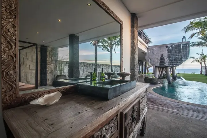 Унгасан: Absolute Cliff Front Pandawa Beach Villa