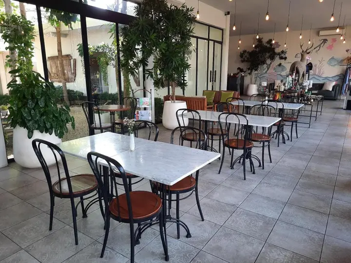 Сукасада: Lovinalife Room & Cafe