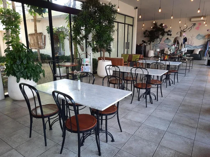 Сукасада: Lovinalife Room & Cafe