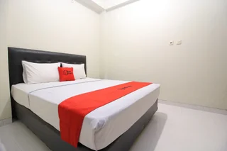 Депок: RedDoorz Plus near Universitas Negeri Yogyakarta