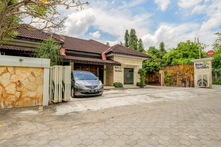 Батуретно: OYO 3945 Bale Tardian Syariah