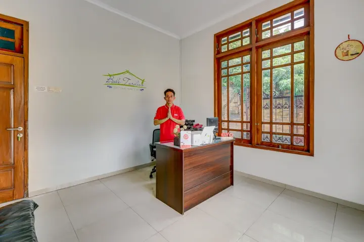 Батуретно: OYO 3945 Bale Tardian Syariah