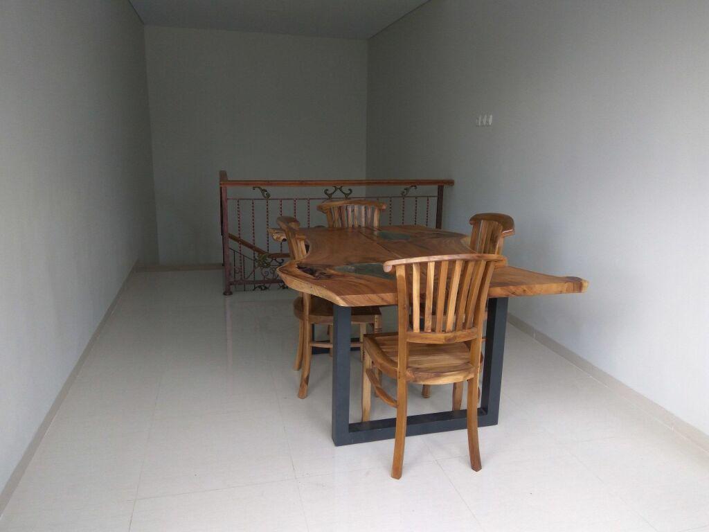 Батуретно: OYO 3945 Bale Tardian Syariah
