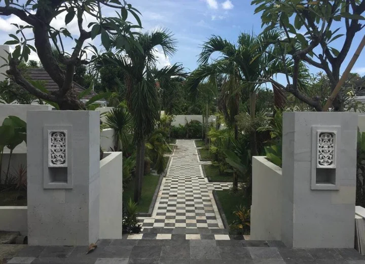 Сукасада: The Kayuputih