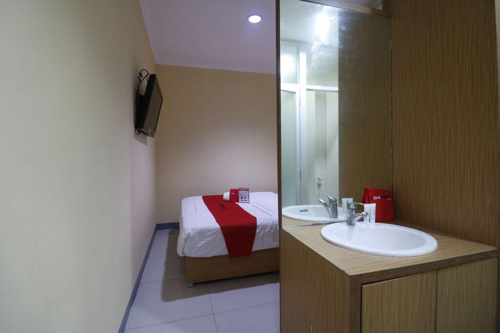 Джакарта: RedDoorz near ITC Cempaka Mas