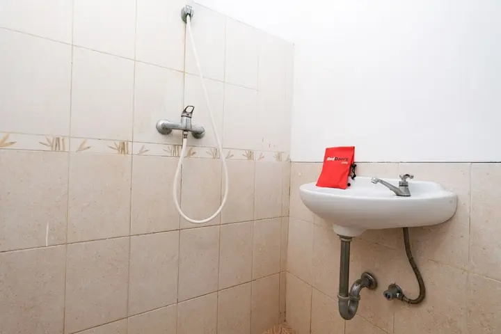 Семаранг: RedDoorz Plus near Simpang Lima
