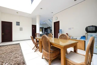 Семаранг: RedDoorz Plus near Simpang Lima