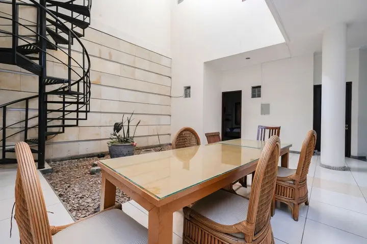 Семаранг: RedDoorz Plus near Simpang Lima