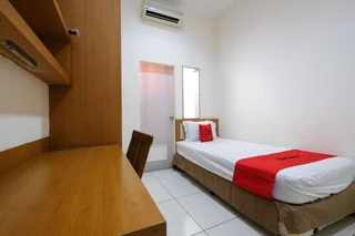 Семаранг: RedDoorz Plus near Simpang Lima