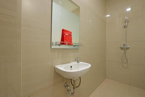 Семаранг: RedDoorz Plus near Java Mall Semarang