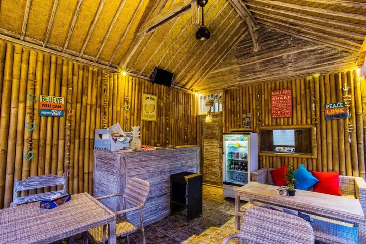 Лембонган-Айленд: The Syron Huts Lembongan