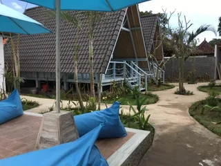 Лембонган-Айленд: The Syron Huts Lembongan