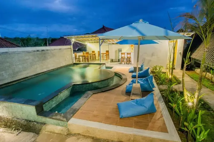 Лембонган-Айленд: The Syron Huts Lembongan