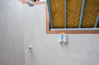 Лембонган-Айленд: The Syron Huts Lembongan
