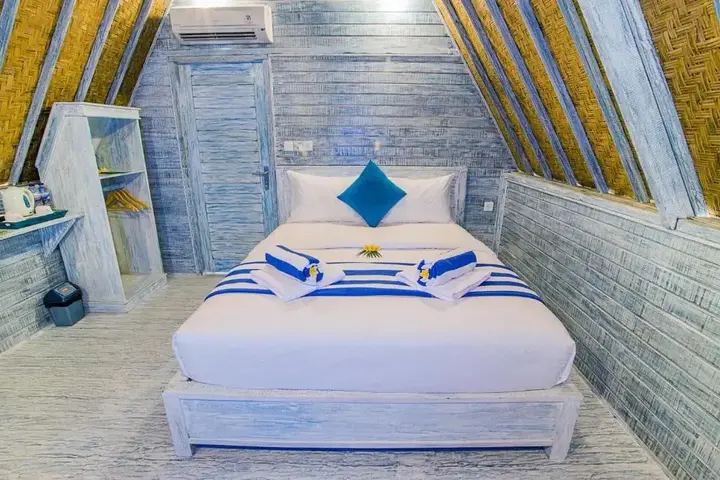 Лембонган-Айленд: The Syron Huts Lembongan
