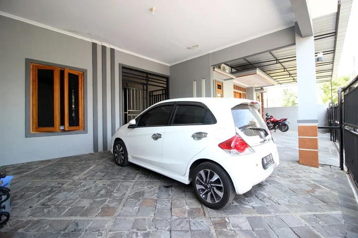 Депок: RedDoorz Plus near STIE YKPN 2