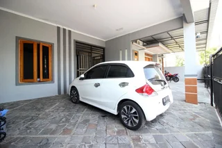 Депок: RedDoorz Plus near STIE YKPN 2