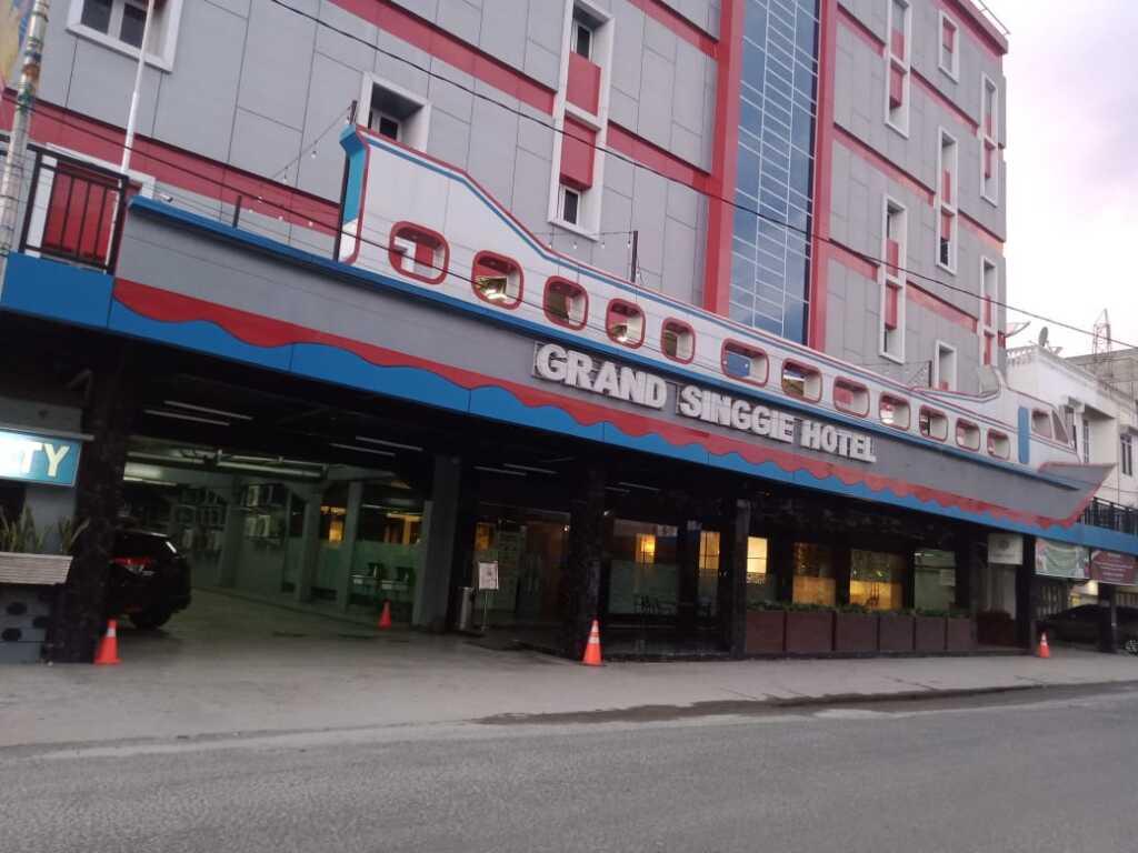 Танджунг Балаи: Grand Singgie Hotel