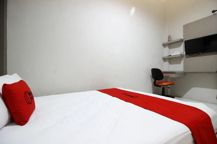 Депок: RedDoorz Plus near UPN Jogjakarta 2